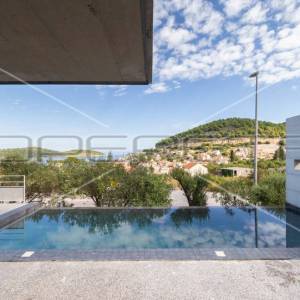 Vis Kut, nova dizajnerska villa s bazenom i pogledom na more