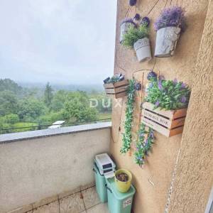 VIŠKOVO - 3S+DB, dvoetažni stan u novijoj zgradi