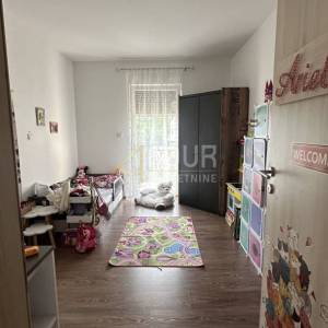 Viškovo, dvoetažni 3s+db, 141.89m2, zajednički bazen