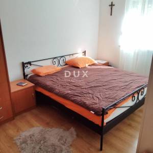 VIŠKOVO - dvosoban stan s lijepom okućnicom