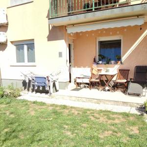 VIŠKOVO - dvosoban stan s lijepom okućnicom
