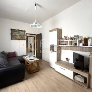 Viškovo, etaža kuće - u naravi dva stana 1s+db, 97.53m2, okućnica 200m2