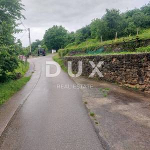 VIŠKOVO - građevinsko zemljište 1648m2 s dva prilazna puta