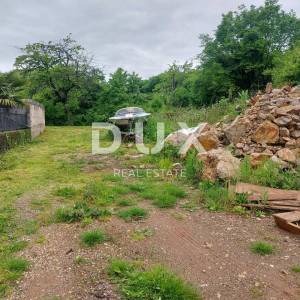 VIŠKOVO - građevinsko zemljište 1648m2 s dva prilazna puta