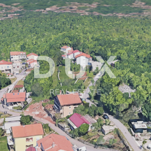 VIŠKOVO - građevinsko zemljište 1648m2 s dva prilazna puta