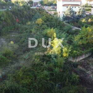 VIŠKOVO- građevinsko zemljište 810m2 za poslovno- stambenu ili stambenu zgradu- stanove/ obiteljsku kuću 