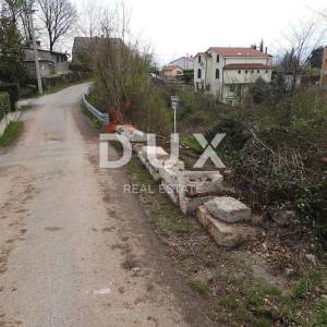 VIŠKOVO- građevinsko zemljište 810m2 za poslovno- stambenu ili stambenu zgradu- stanove/ obiteljsku kuću 
