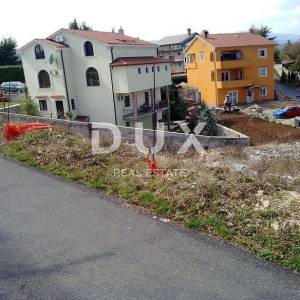 VIŠKOVO- građevinsko zemljište 810m2 za poslovno- stambenu ili stambenu zgradu- stanove/ obiteljsku kuću 