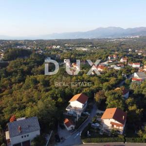 VIŠKOVO- građevinsko zemljište 1620m2 za poslovno- stambenu ili stambenu zgradu- stanove/ obiteljsku kuću 