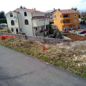 VIŠKOVO- građevinsko zemljište 1620m2 za poslovno- stambenu ili stambenu zgradu- stanove/ obiteljsku kuću 