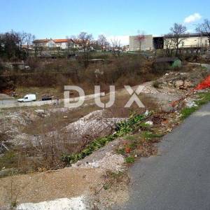 VIŠKOVO- građevinsko zemljište 1620m2 za poslovno- stambenu ili stambenu zgradu- stanove/ obiteljsku kuću 