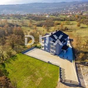 VIŠKOVO, MARČELJI- exluzivni dvoetažni stan 144m2 s korištenjem bazena - pogled na more