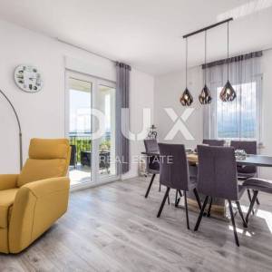 VIŠKOVO, MARČELJI- exluzivni dvoetažni stan 144m2 s korištenjem bazena - pogled na more