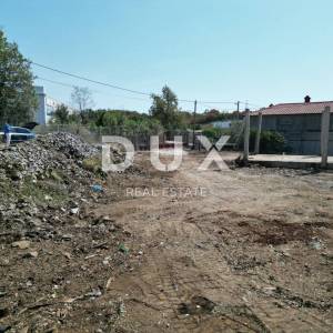 VIŠKOVO, MARINIĆI- građevinsko zemljište 1700m2 za stambenu zgradu - stanove/ obiteljsku kuću 