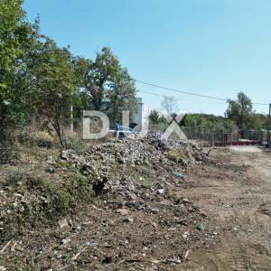 VIŠKOVO, MARINIĆI- građevinsko zemljište 1700m2 za stambenu zgradu - stanove/ obiteljsku kuću 