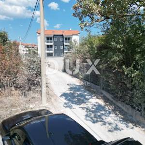 VIŠKOVO, MARINIĆI- građevinsko zemljište 1700m2 za stambenu zgradu - stanove/ obiteljsku kuću 