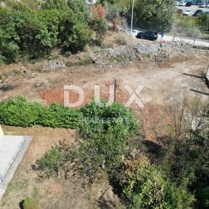 VIŠKOVO, MARINIĆI- građevinsko zemljište 1700m2 za stambenu zgradu - stanove/ obiteljsku kuću 