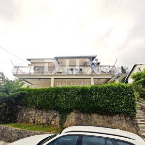 VIŠKOVO - Samostojeća kuća, dva stana, garaža, okućnica!