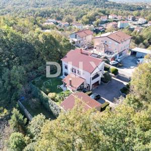 VIŠKOVO, SARŠONI- prekrasna kuća 320m2 s uređenom okućnicom 900m2 + pomoćni objekt + garaža