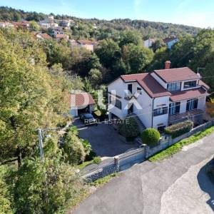 VIŠKOVO, SARŠONI- prekrasna kuća 320m2 s uređenom okućnicom 900m2 + pomoćni objekt + garaža