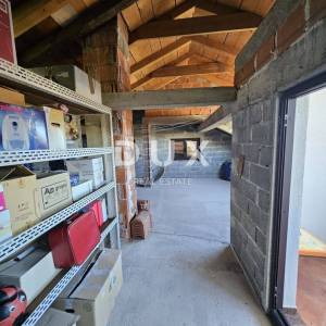 VIŠKOVO, SARŠONI- prekrasna kuća 320m2 s uređenom okućnicom 900m2 + pomoćni objekt + garaža