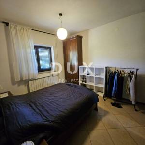 VIŠKOVO, SARŠONI- prekrasna kuća 320m2 s uređenom okućnicom 900m2 + pomoćni objekt + garaža