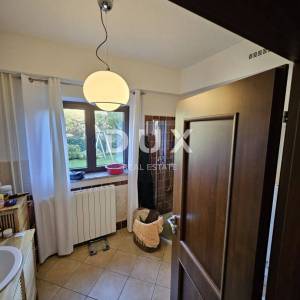 VIŠKOVO, SARŠONI- prekrasna kuća 320m2 s uređenom okućnicom 900m2 + pomoćni objekt + garaža