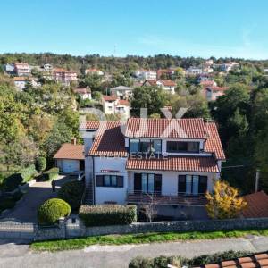 VIŠKOVO, SARŠONI- prekrasna kuća 320m2 s uređenom okućnicom 900m2 + pomoćni objekt + garaža