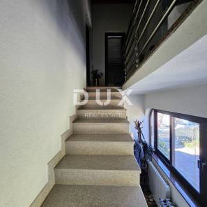 VIŠKOVO, SARŠONI- prekrasna kuća 320m2 s uređenom okućnicom 900m2 + pomoćni objekt + garaža