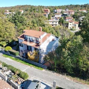 VIŠKOVO, SARŠONI- prekrasna kuća 320m2 s uređenom okućnicom 900m2 + pomoćni objekt + garaža