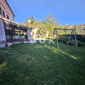 VIŠKOVO, SARŠONI- prekrasna kuća 320m2 s uređenom okućnicom 900m2 + pomoćni objekt + garaža