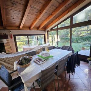 VIŠKOVO, SARŠONI- prekrasna kuća 320m2 s uređenom okućnicom 900m2 + pomoćni objekt + garaža