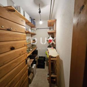 VIŠKOVO, SARŠONI- prekrasna kuća 320m2 s uređenom okućnicom 900m2 + pomoćni objekt + garaža