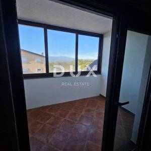 VIŠKOVO, SARŠONI- prekrasna kuća 320m2 s uređenom okućnicom 900m2 + pomoćni objekt + garaža