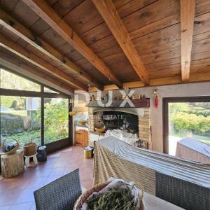 VIŠKOVO, SARŠONI- prekrasna kuća 320m2 s uređenom okućnicom 900m2 + pomoćni objekt + garaža