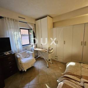 VIŠKOVO, SARŠONI- prekrasna kuća 320m2 s uređenom okućnicom 900m2 + pomoćni objekt + garaža