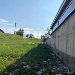 VIŠKOVO, SARŠONI, RONJGI- građevinsko zemljište 6802 m2 za stambenu zgradu-stanove -apartmane / obiteljsku kuću / kuću za iznaj...