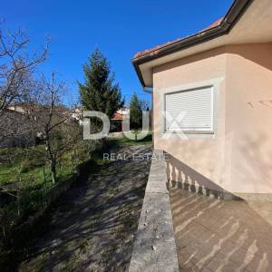 VIŠKOVO, SARŠONI - SAMOSTOJEĆA KUĆA S OKUĆNICOM I GARAŽOM!!! PRILIKA!!!