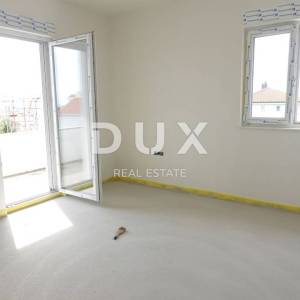 VIŠKOVO- stan u novogradnjii 87m2, DB+3S, 2.kat s pogledom na more 