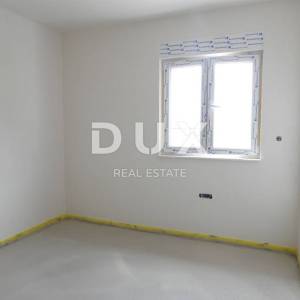 VIŠKOVO- stan u novogradnjii 87m2, DB+3S, 2.kat s pogledom na more 