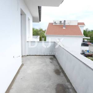 VIŠKOVO- stan u novogradnjii 87m2, DB+3S, 2.kat s pogledom na more 