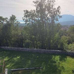 VIŠKOVO- veliko gospodarsko imanje, tri stambene jedinice, poslovni prostor, gospodarske zgrade, vinski podrum, velika okućnica...