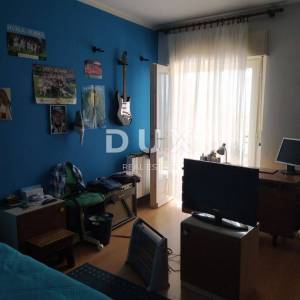 VIŠKOVO- veliko gospodarsko imanje, tri stambene jedinice, poslovni prostor, gospodarske zgrade, vinski podrum, velika okućnica...