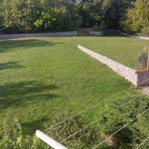VIŠKOVO- veliko gospodarsko imanje, tri stambene jedinice, poslovni prostor, gospodarske zgrade, vinski podrum, velika okućnica...