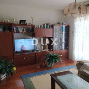 VIŠKOVO- veliko gospodarsko imanje, tri stambene jedinice, poslovni prostor, gospodarske zgrade, vinski podrum, velika okućnica...