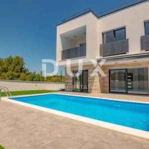 VODICE - vila sa bazenom 