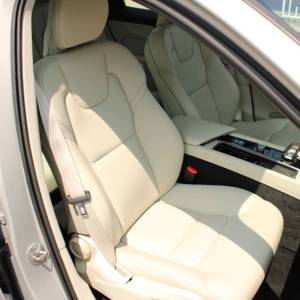 Volvo XC60 B4 2.0D AUTOMATIK *LED, NAVIGACIJA, KAMERA*