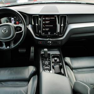 Volvo XC60 B4 2.0D AWD R-Design AUTOMATIK *LED, NAVIGACIJA, KAMERA*