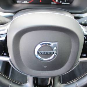 Volvo XC60 B4 2.0D AWD R-Design AUTOMATIK *LED, NAVIGACIJA, KAMERA*