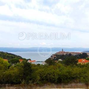 Vrbnik, građevinsko zemljište 200 m od mora! Pogled na more!